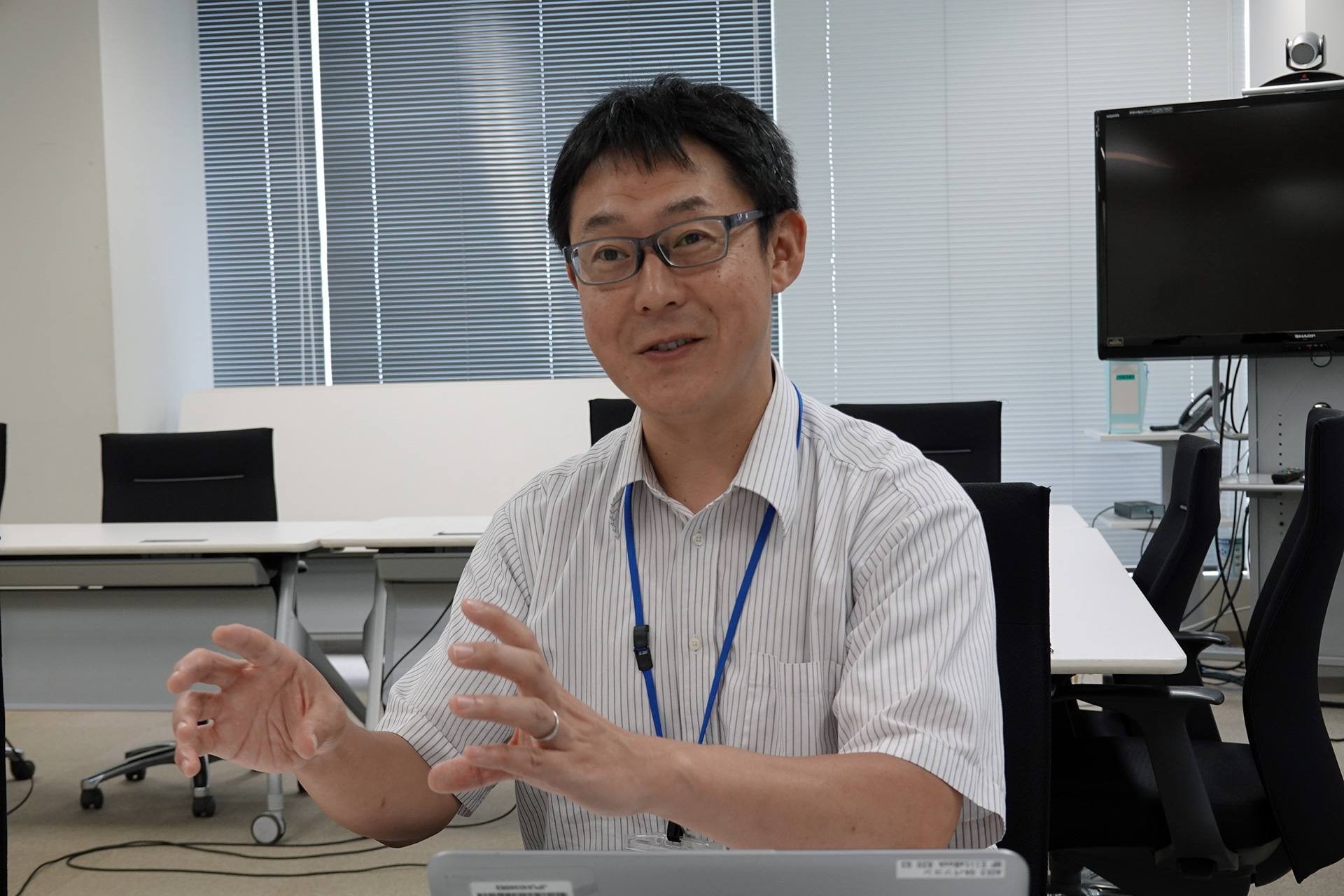 情報システム部主担 岩男  智明様